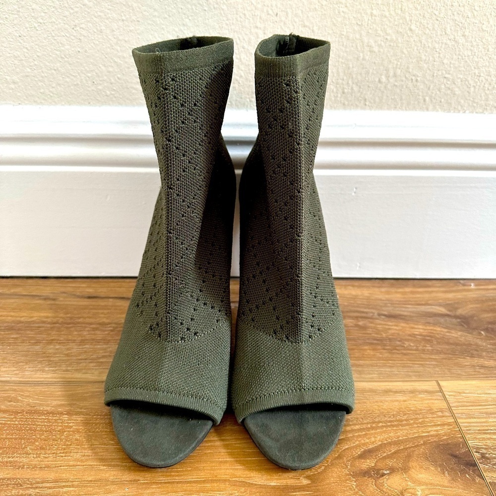 Steve Madden stretch knit sock boot peep toe stiletto crochet size 7.5